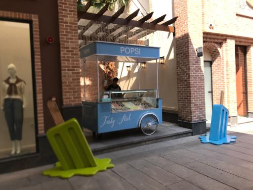 عکس مرکز تجاری رواق