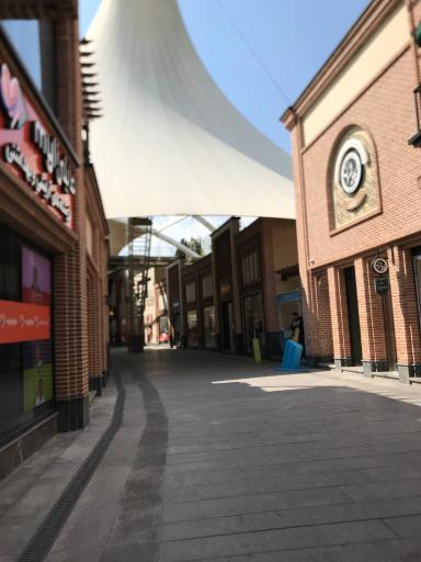 عکس مرکز تجاری رواق