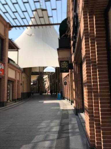 عکس مرکز تجاری رواق