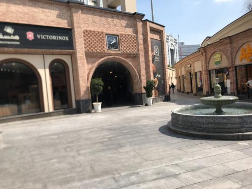 عکس مرکز تجاری رواق