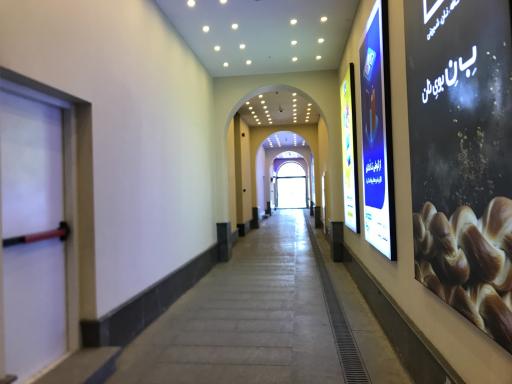 عکس مرکز تجاری رواق