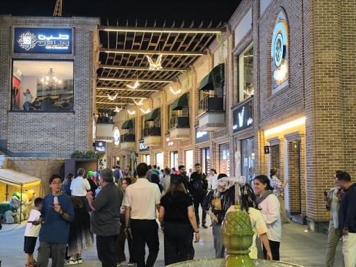 عکس مرکز تجاری رواق