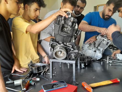 عکس اموزشگاه فنی و حرفه ای نشان برتر