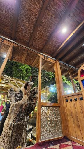 عکس باغ رستوران خانوادگی حسین