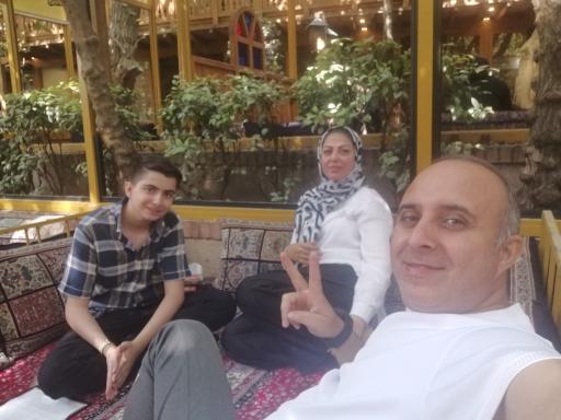 عکس باغ رستوران خانوادگی حسین