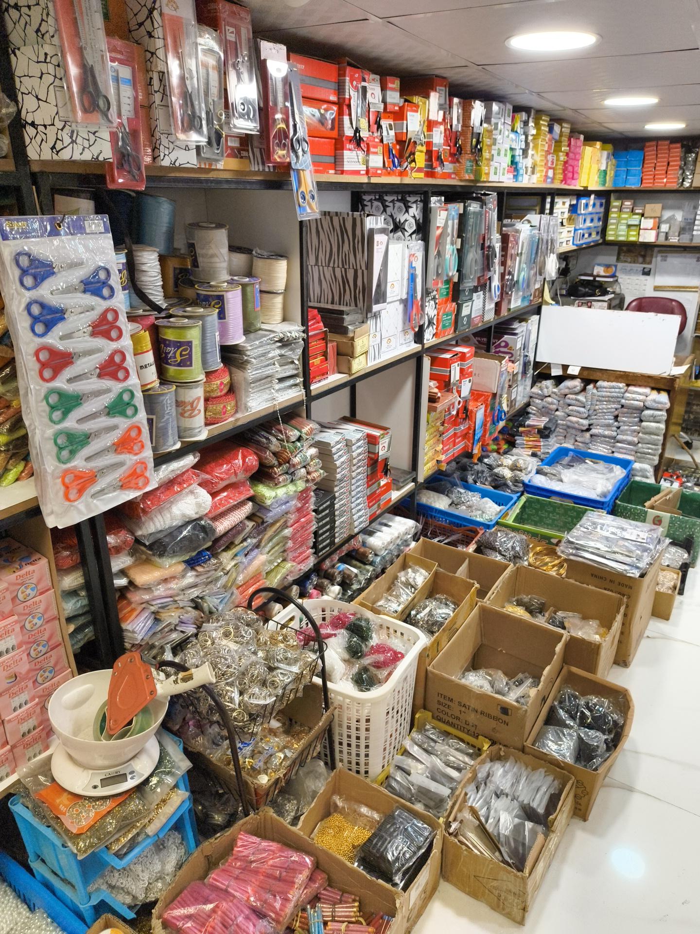 عکس فروشگاه لوازم خرازی و خیاطی سحری