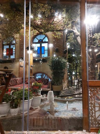 عکس باغ رستوران خانوادگی حسین