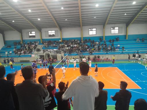 عکس سالن ورزشی هلال احمر