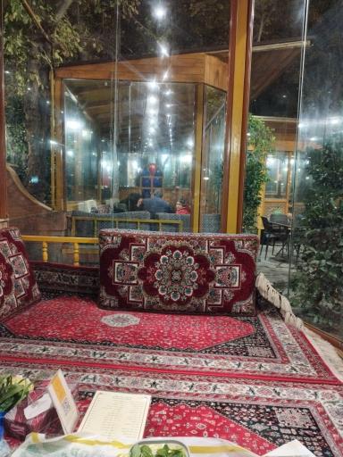 باغ رستوران خانوادگی حسین