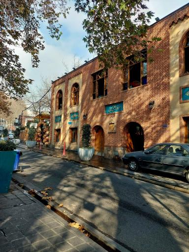 عکس باغ رستوران خانوادگی حسین