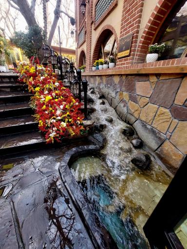 عکس باغ رستوران خانوادگی حسین