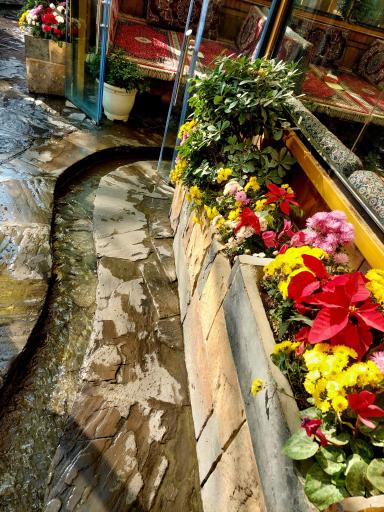 عکس باغ رستوران خانوادگی حسین