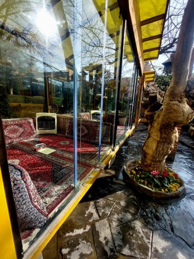 عکس باغ رستوران خانوادگی حسین