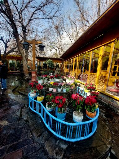 عکس باغ رستوران خانوادگی حسین