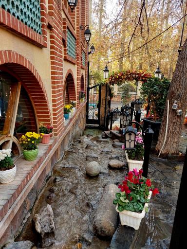 عکس باغ رستوران خانوادگی حسین