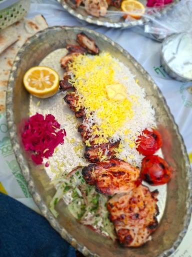 عکس باغ رستوران خانوادگی حسین