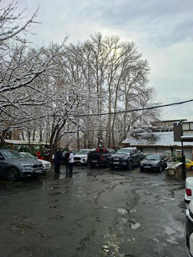 عکس باغ رستوران خانوادگی حسین