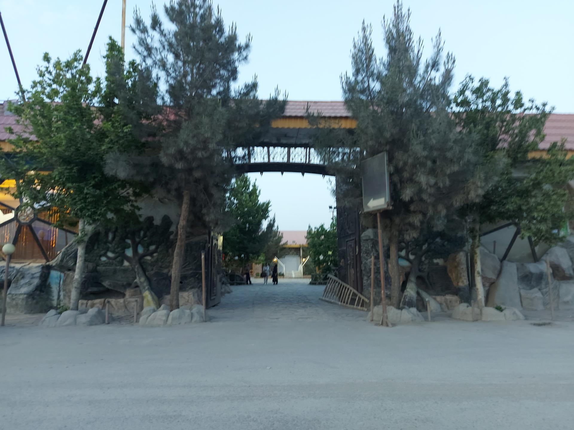 عکس رستوران بزرگ اسطوره