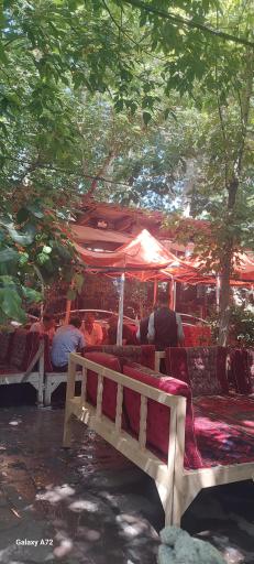 عکس باغ رستوران خانوادگی حسین