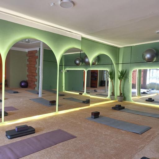 عکس کانون تخصصی پیلاتس و یوگا