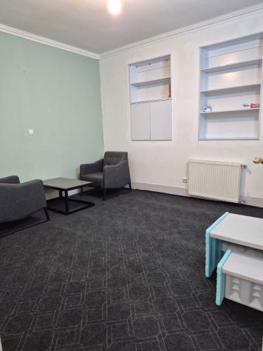 عکس کلینیک کاردرمانی و گفتاردرمانی آیتوان