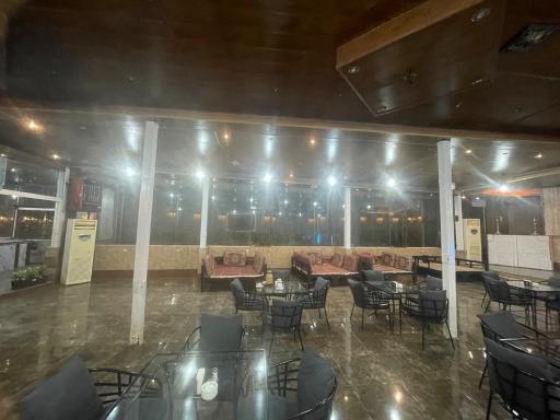 عکس باغ رستوران آریل