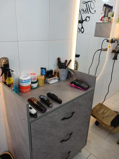 عکس پیرایش نیما