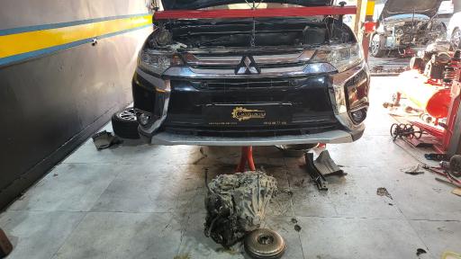 عکس تعمیرگاه علی توکیو