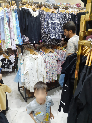 پوشاک کودک مهرپوش