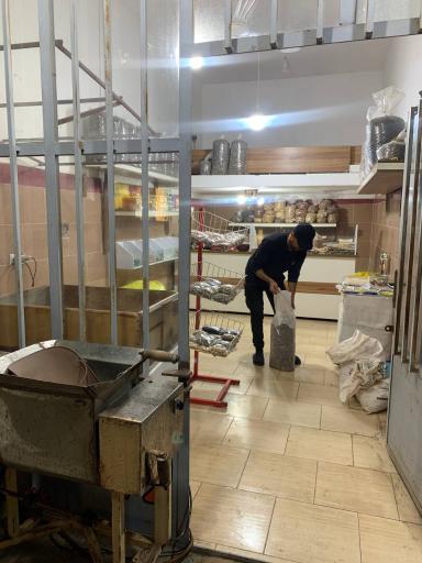 عکس تولیدی و فروشگاه آجیل صدفی