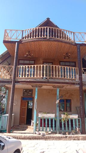 بومگردی ماه تی تی