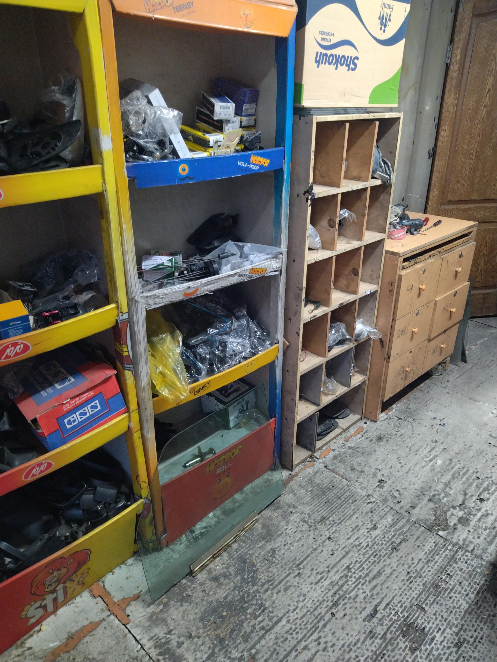 عکس شیشه و قفل اتومبیل مجید قربانی