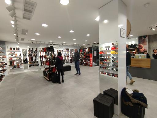 عکس فروشگاه چرم مریم