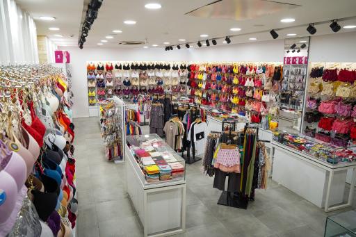 پوشاک خانواده سامان لعیا