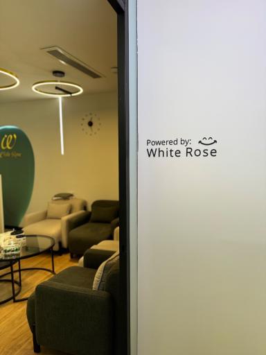 عکس کلینیک رز سفید