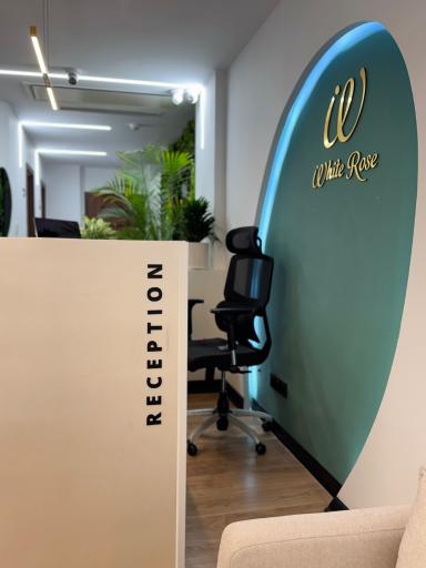 کلینیک رز سفید