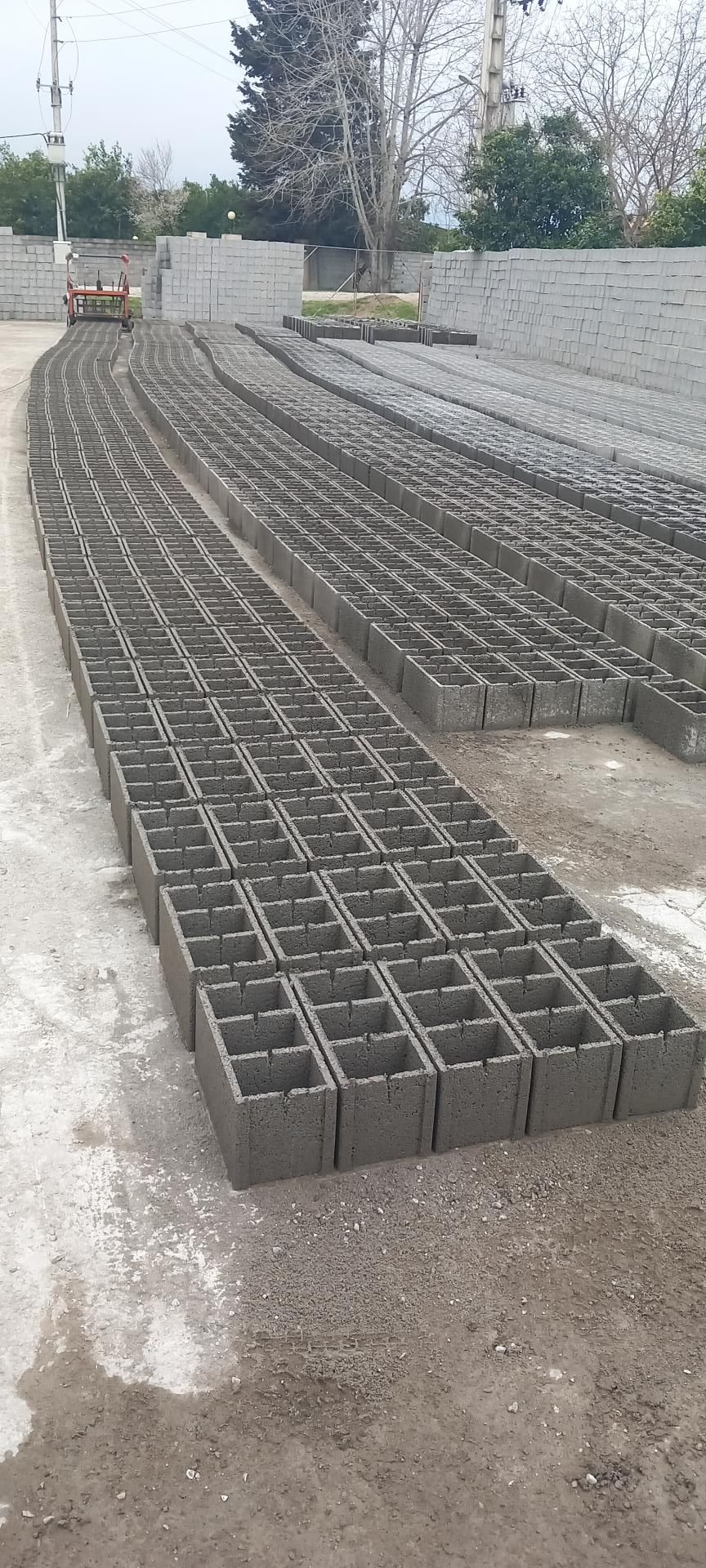 عکس کارگاه تیرچه و بلوک سازی توانا