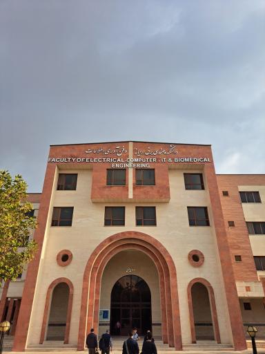 عکس دانشکده برق و رایانه و فناوری اطلاعات