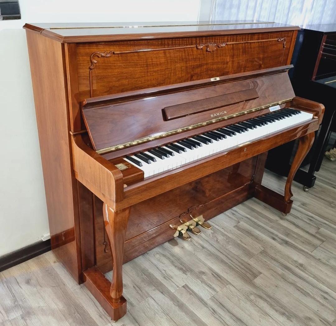 عکس پیانو دفتر واردات