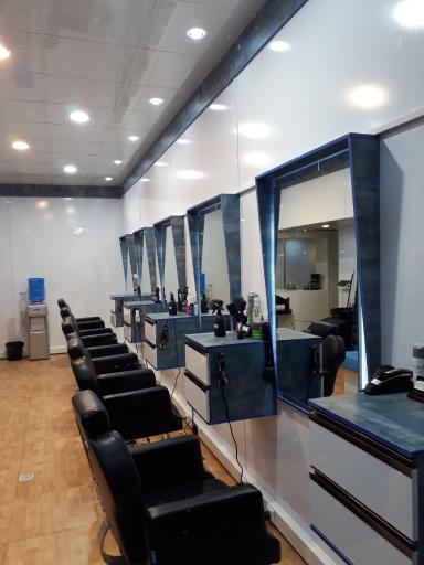 عکس آرایشگاه آقای خاص