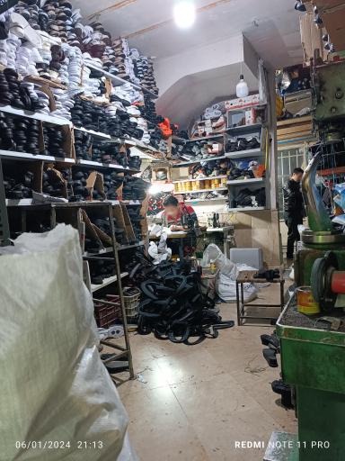 عکس چرم دوزی کفش برادران اکبرزاده