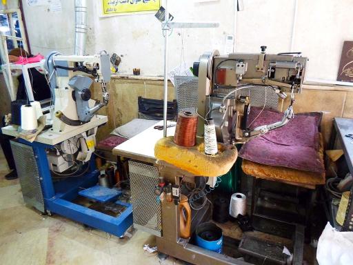 عکس چرم دوزی کفش برادران اکبرزاده