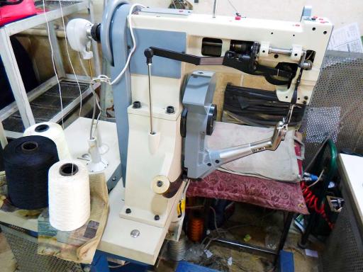 عکس چرم دوزی کفش برادران اکبرزاده