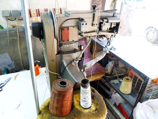 عکس چرم دوزی کفش برادران اکبرزاده