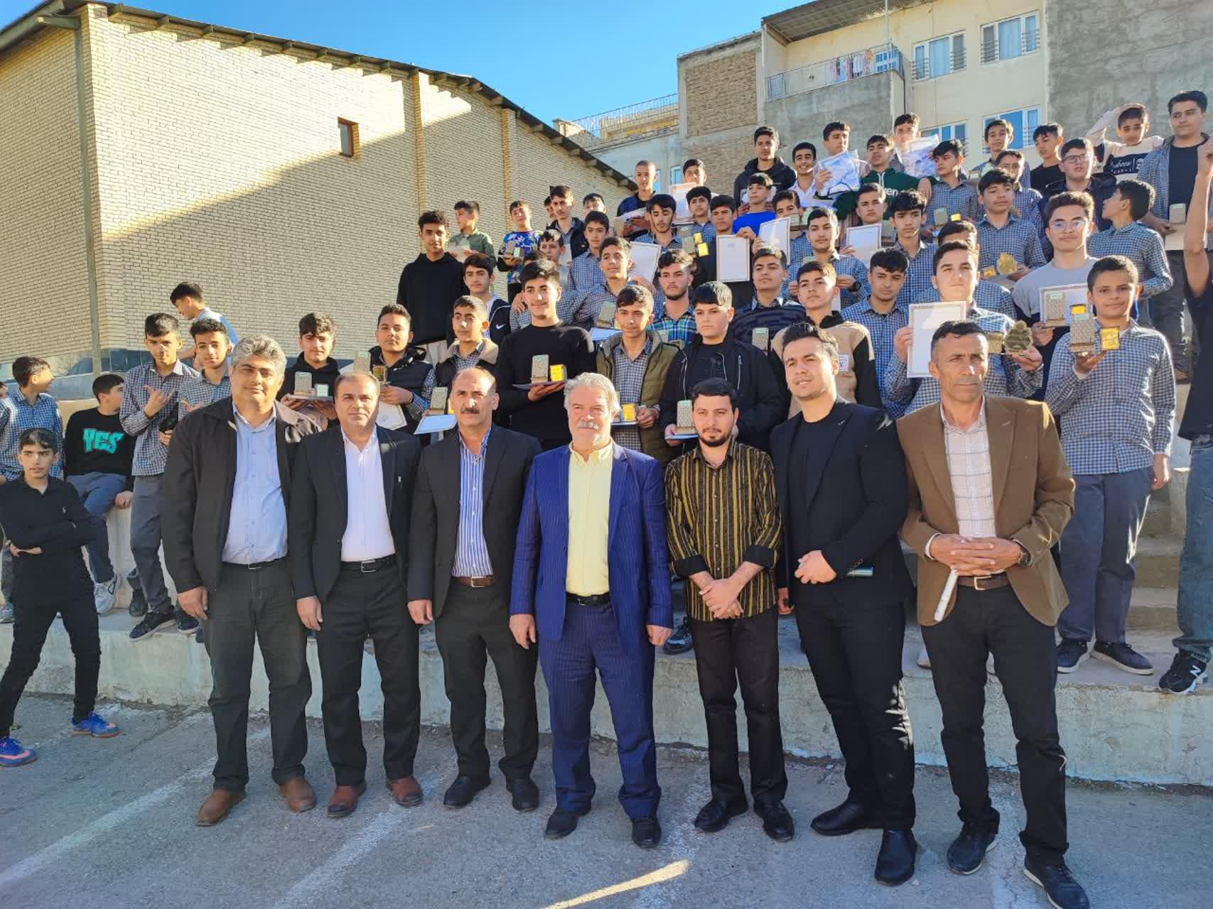 عکس دبیرستان پسرانه هدایت فارغی