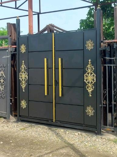 عکس تولیدی درب، دروازه آهنی و تجهیزات ویلایی برادران زارع