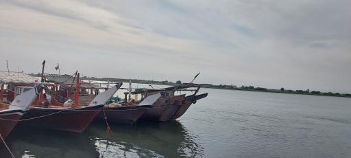 عکس اسکله شناور لنج و قایقرانی