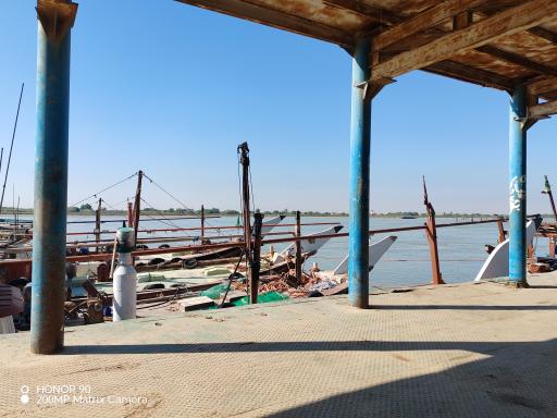 اسکله شناور لنج و قایقرانی