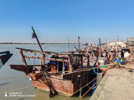 عکس اسکله شناور لنج و قایقرانی