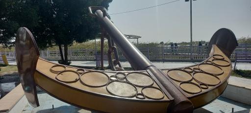 عکس اسکله شناور لنج و قایقرانی